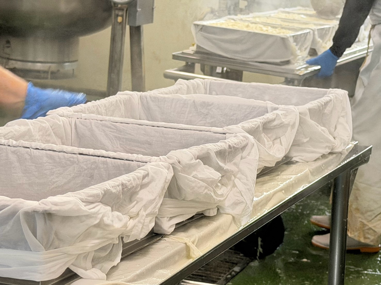 Cloth-lined molds