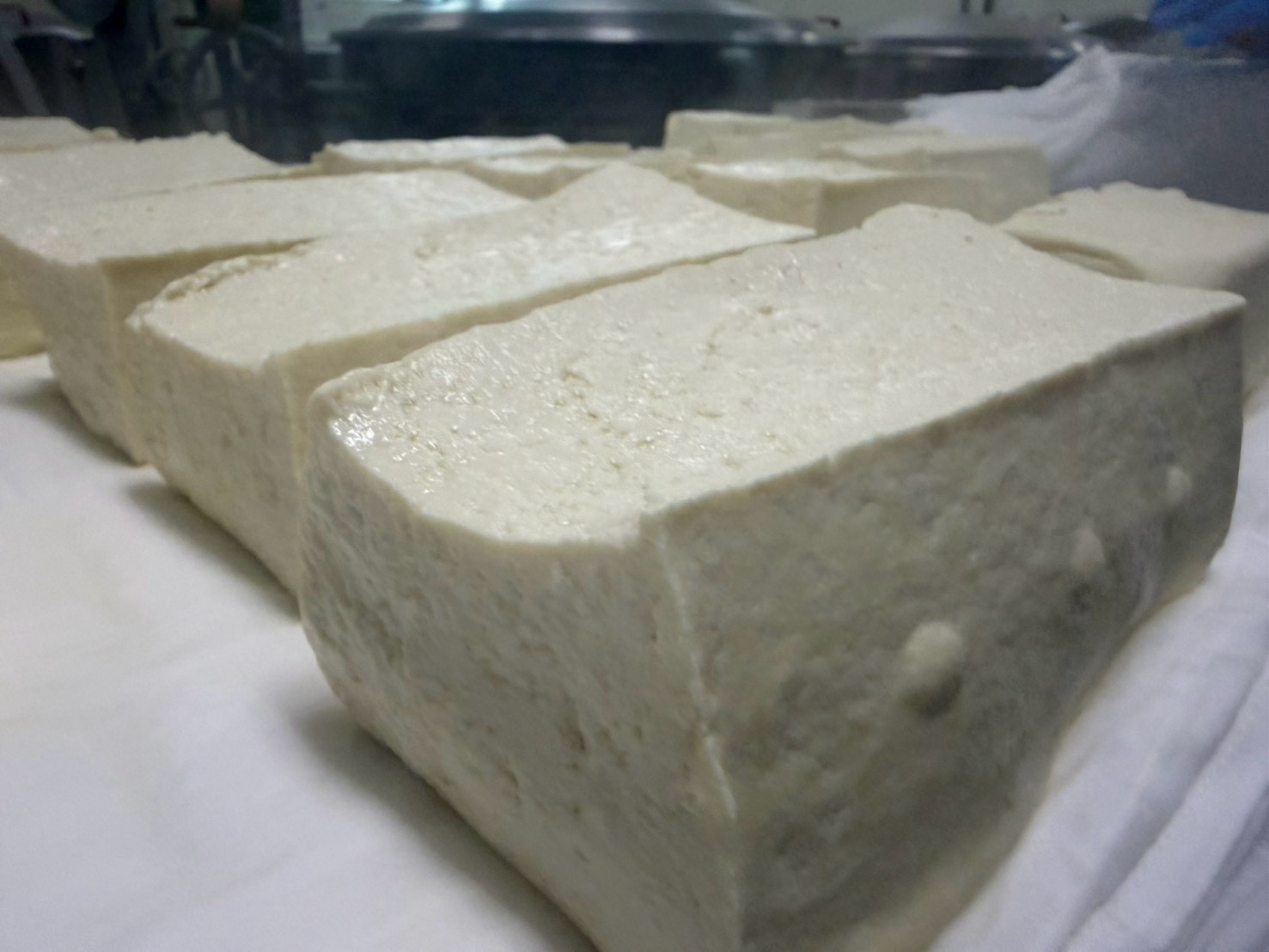切り分けた地釜豆腐