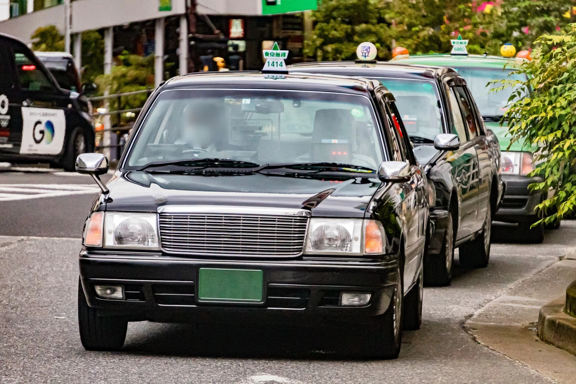 駅前に停車する東讃共同タクシー