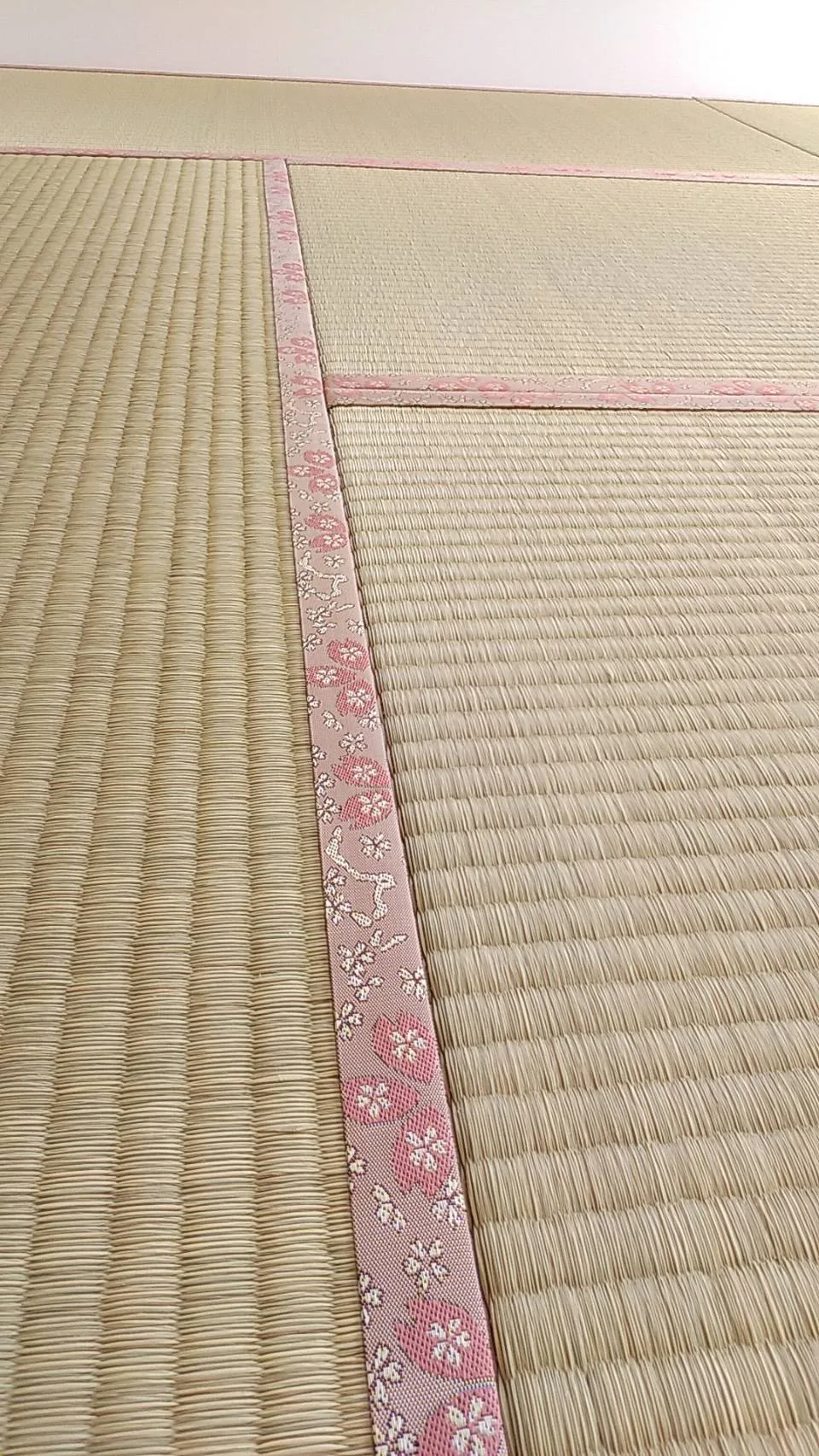 花柄の縁が映える張替え後の畳