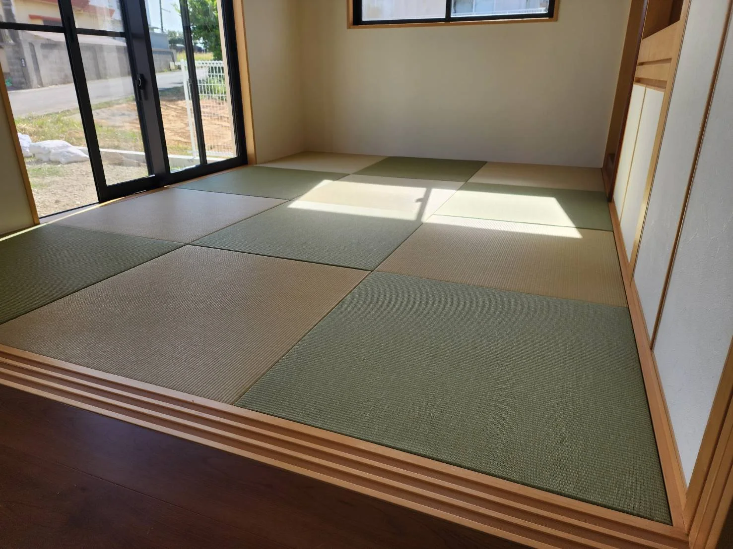 市松模様の縁なし畳の施工写真
