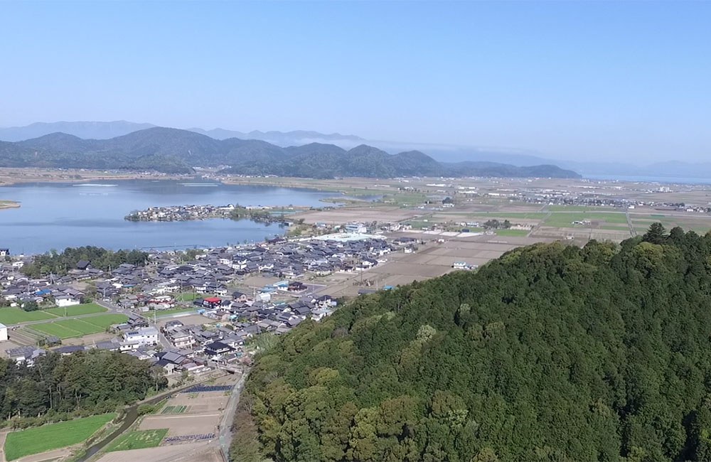 西の湖と安土町の街並み