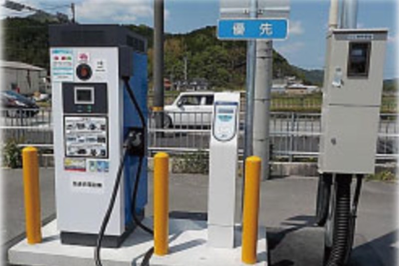 写真：EV急速充電器基礎（設置例）