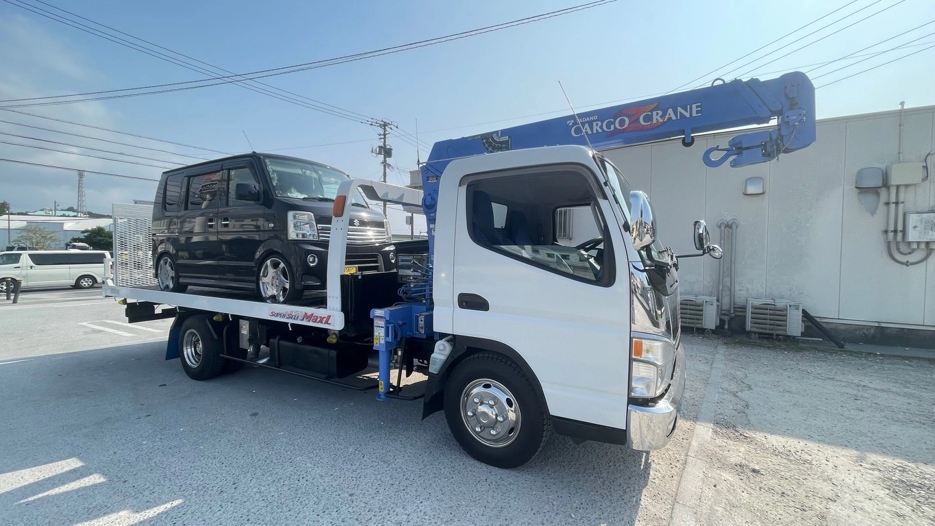 共創運輸のクレーン付き車両積載車
