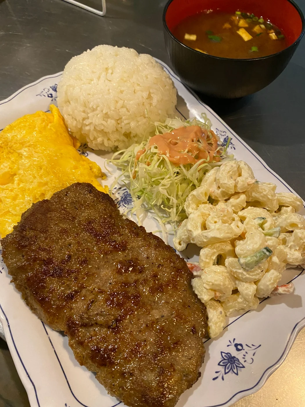 ②ハンバーグとタマゴ